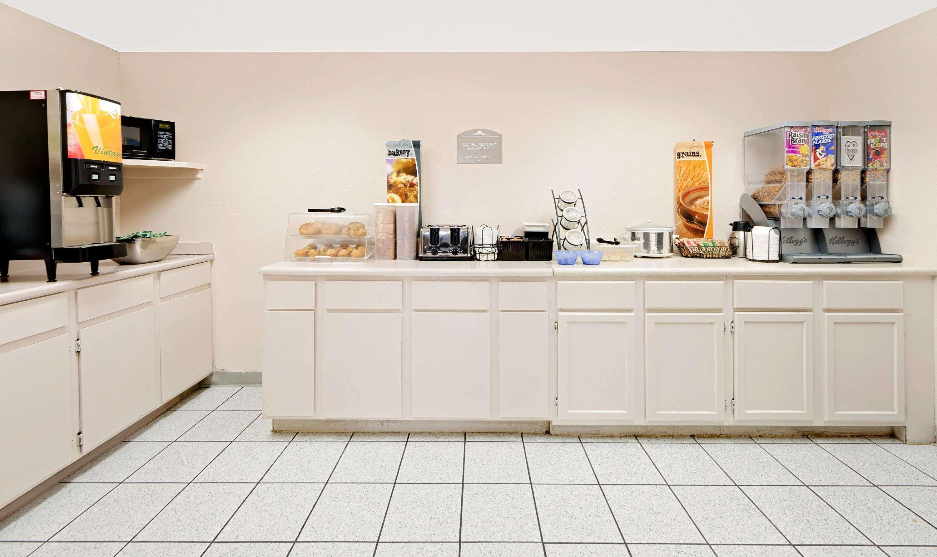 Hotel Microtel & By Wyndham 2*